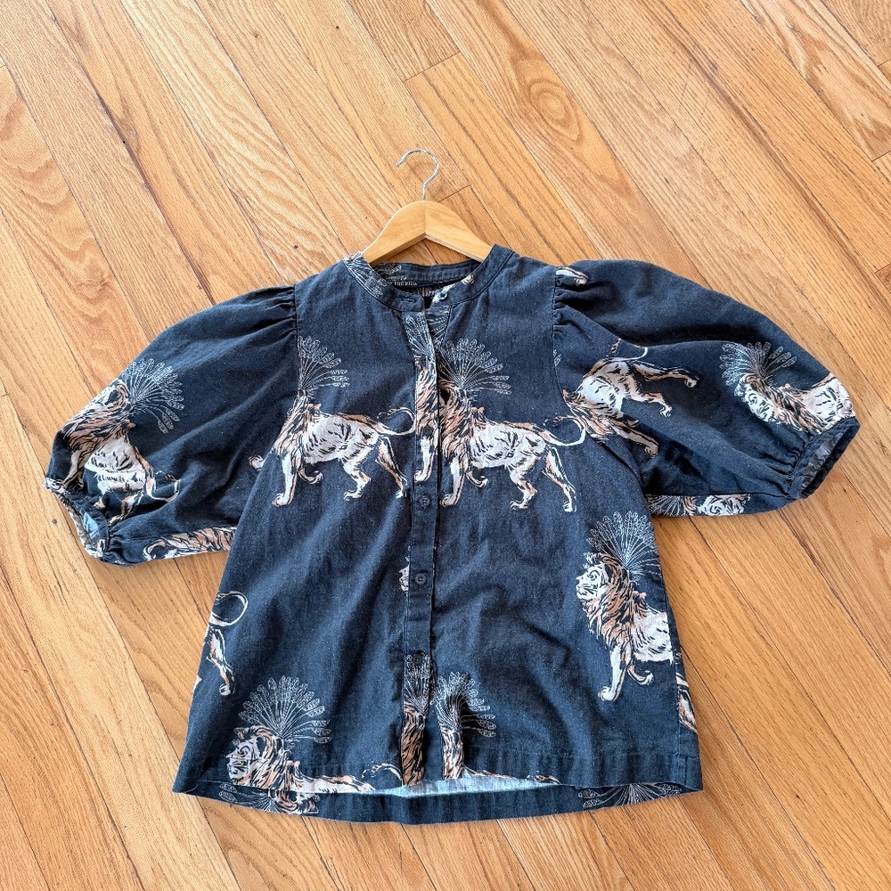 Las Surenas Balloon Shirt Lion in Palms Grey